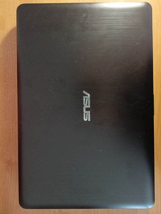 Ноутбук ASUS x540y с сумкой для носки
