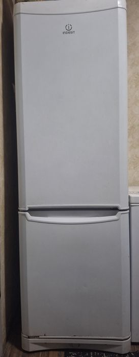 Продам холодильник Indesit