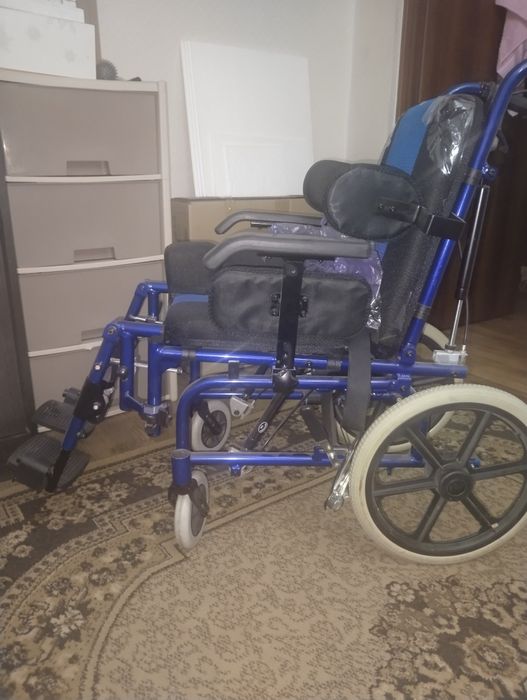Продам срочно инвалидную коляску