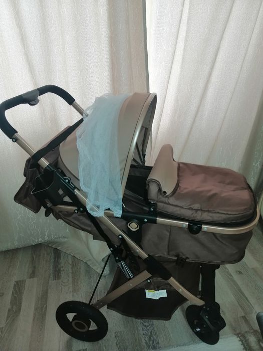 Продоётся коляска почти новая имеется в комплекте сумка