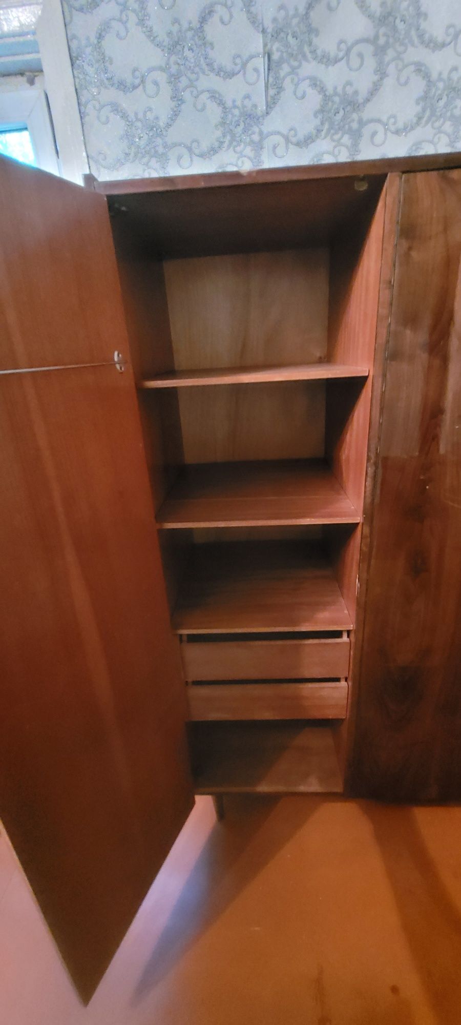 Шкаф шифонер комод в отличном состояние