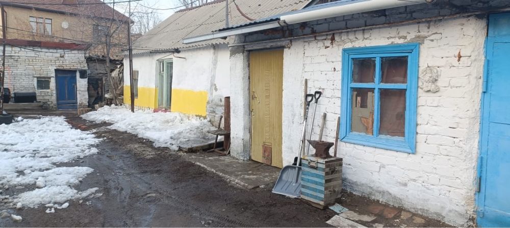 Продается участок в центре с 2-мя домами