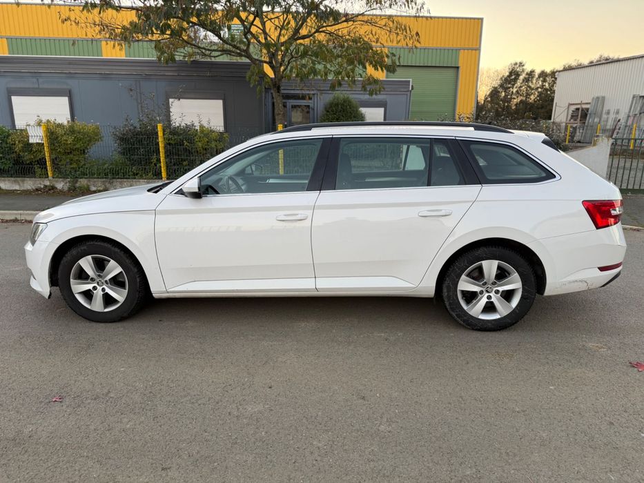 SKODA Superb
Skoda Superb III Break 2.0 TDI 16V 150 cv - Cutie Manuala