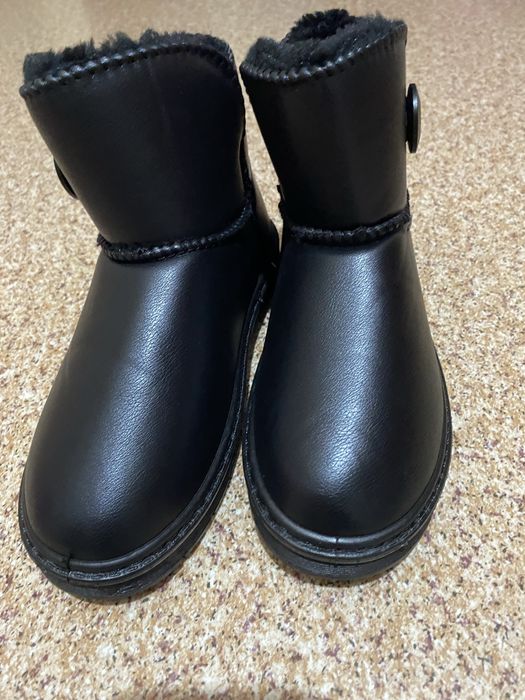 Безторг . Угги  новые  женские  продам