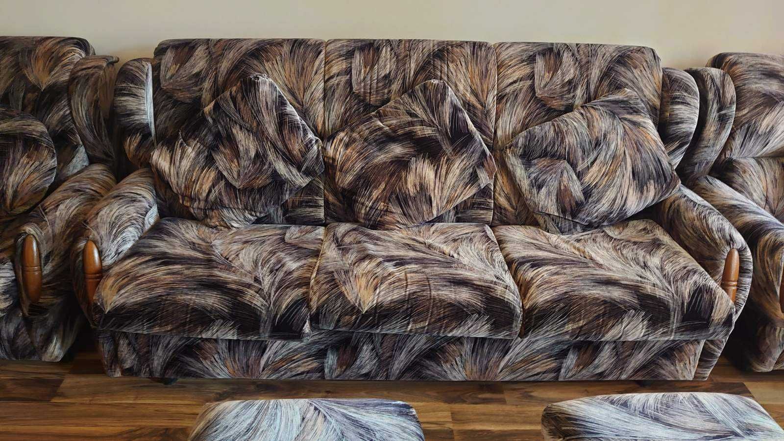 Комплект диван, фотьойли, тъборетки