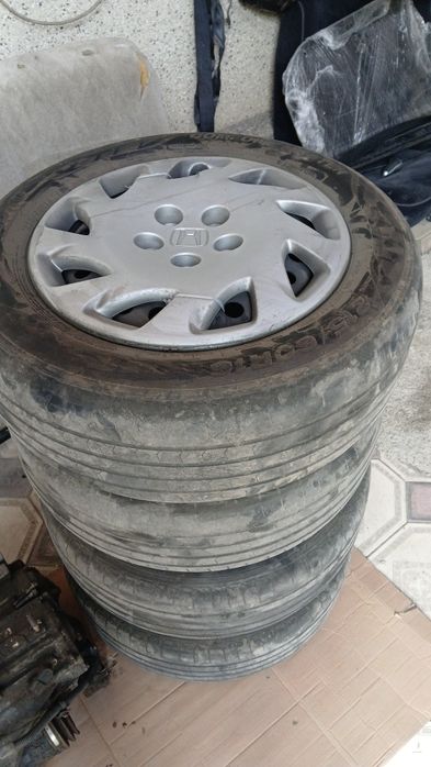 Диски с резиной и колпаками