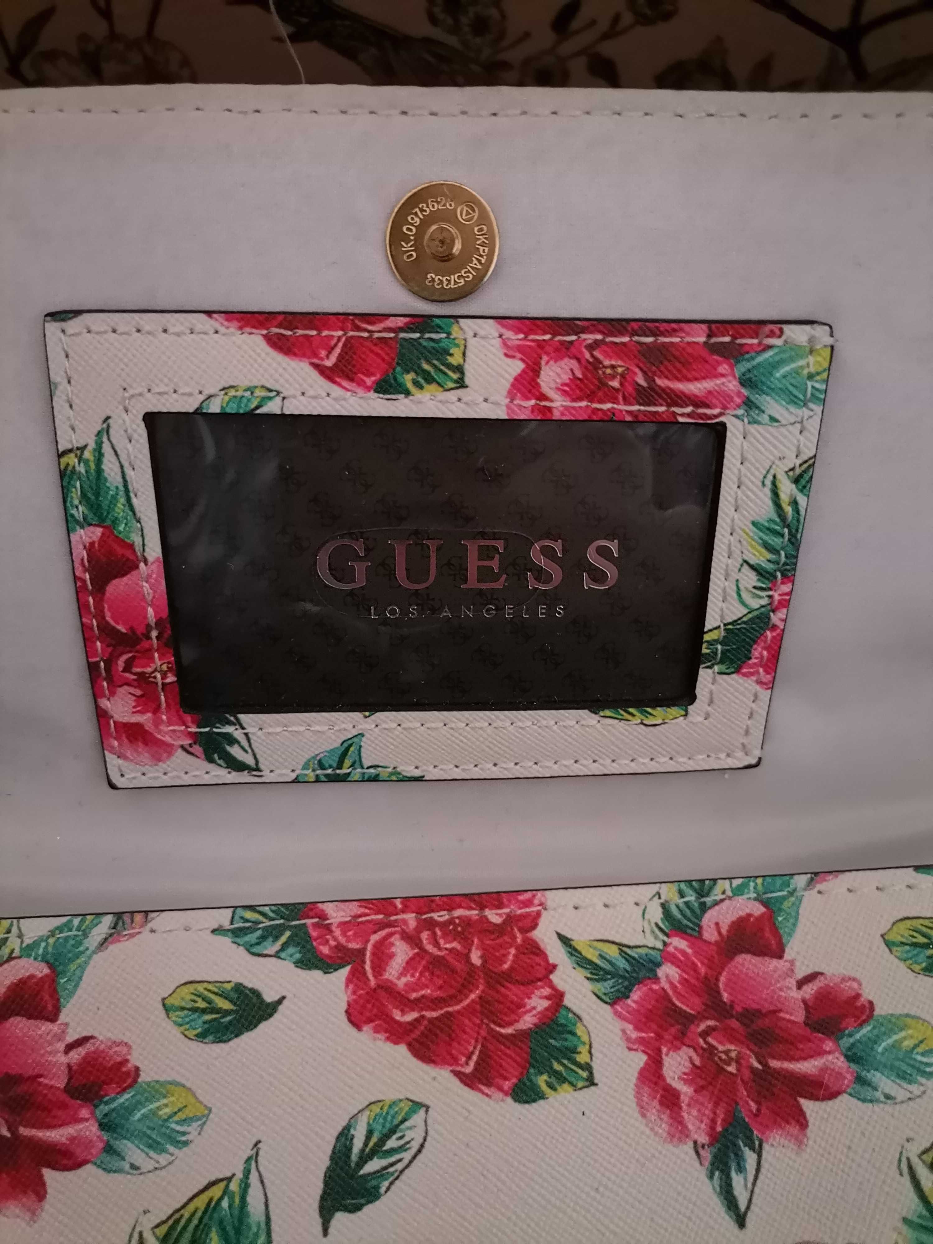 Нова чанта клъч Guess