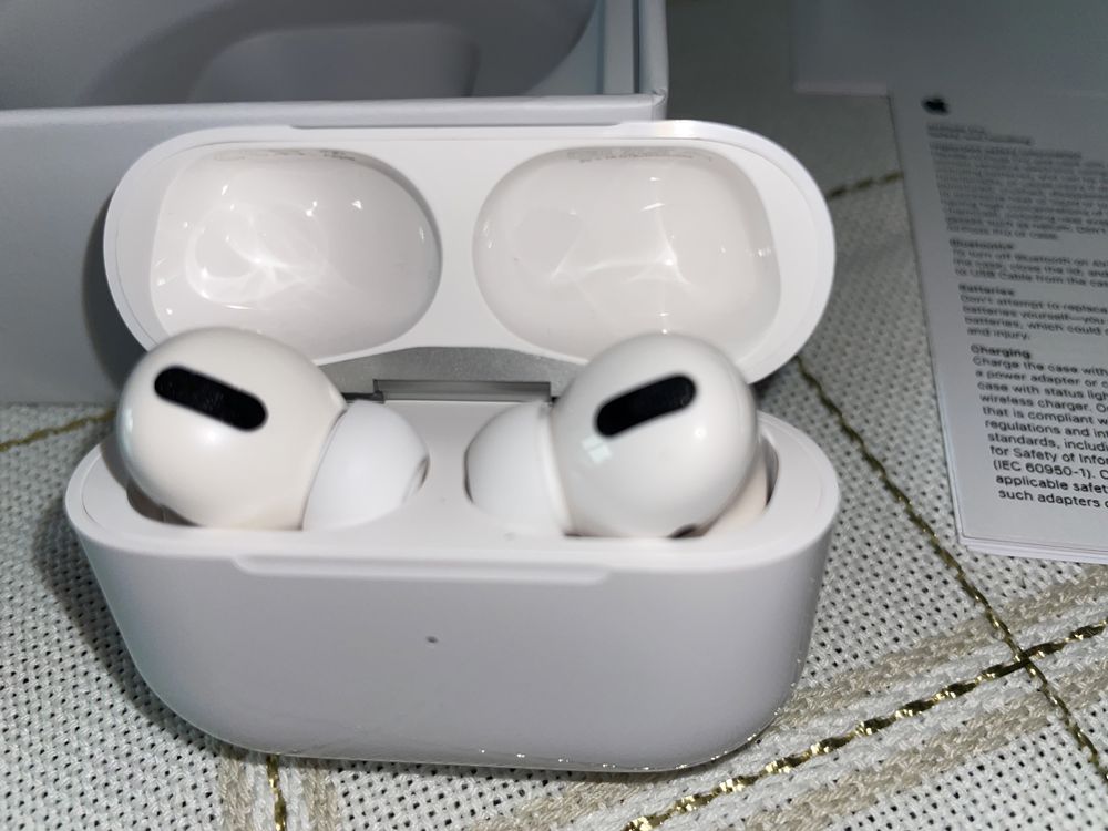 Casti AIR Pods Pro NOU ,original ,cu factura de la Altex