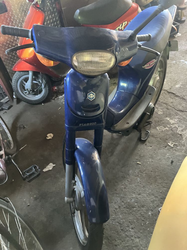 Vînd două scutere  Piaggio Zip si piaggio Velofax