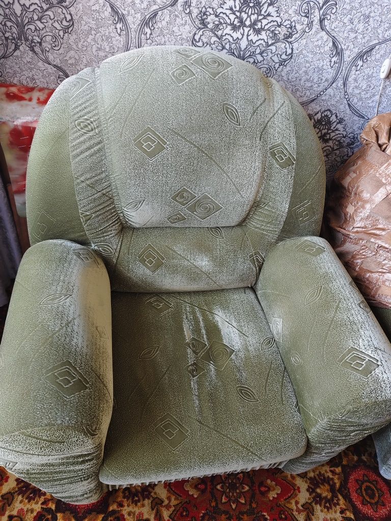 Продам диван и 2 кресла