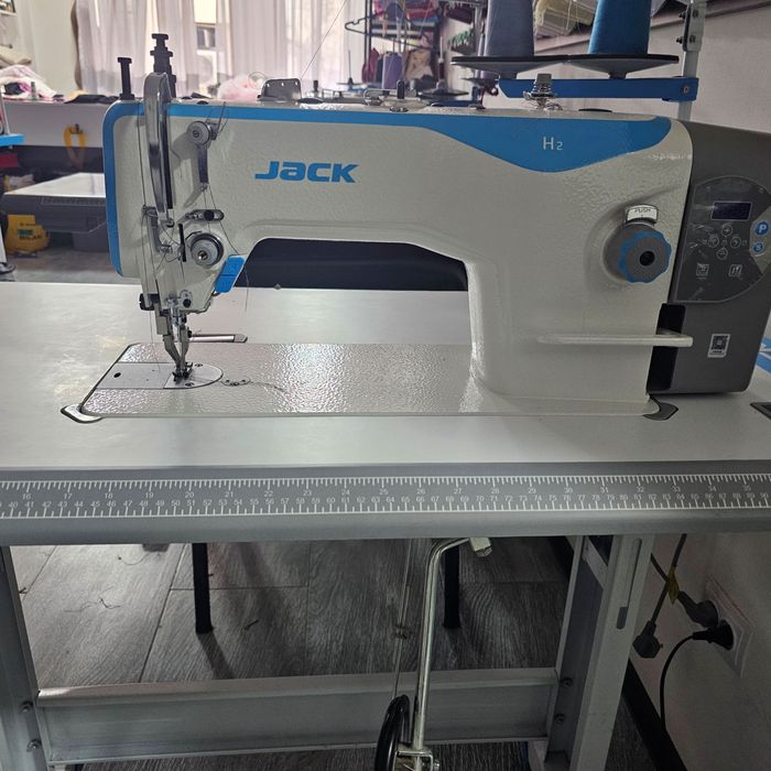 Продается прямострочная швейная машина