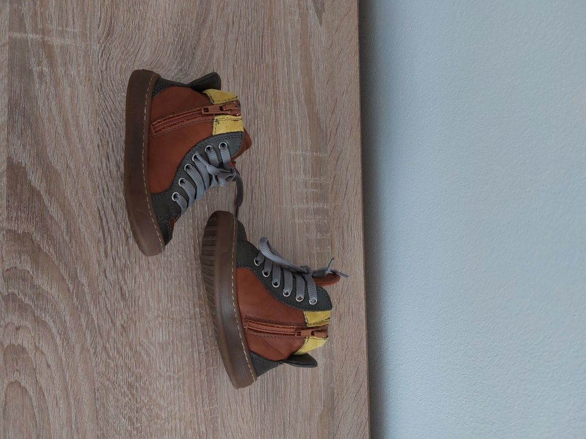 Ghete bebe piele