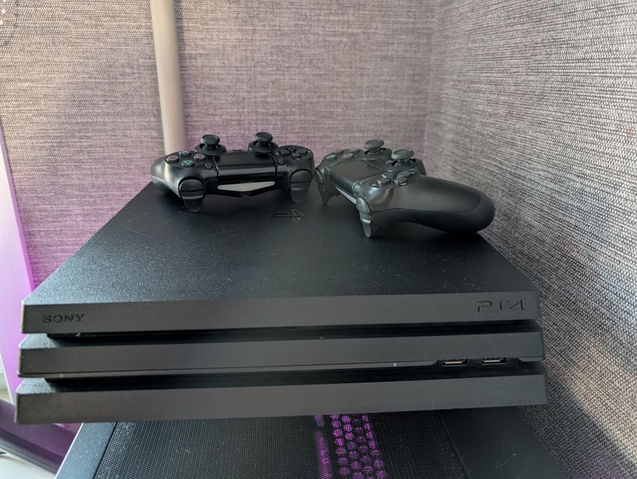 PlayStation 4 Pro (PS4 Pro) 1 ТБ + PS Plus Extra 10.5 мес + 2 геймпада