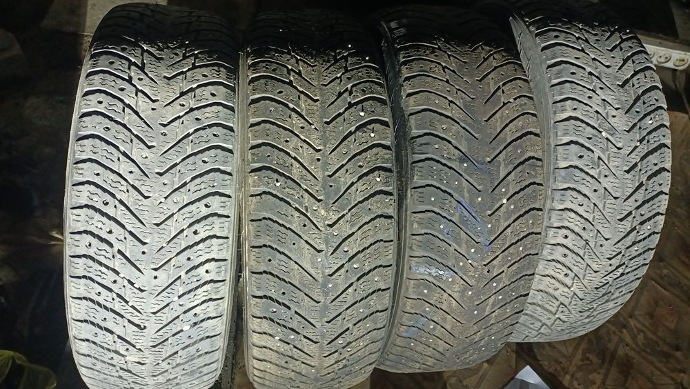 Продам шины зимние Нокиан
