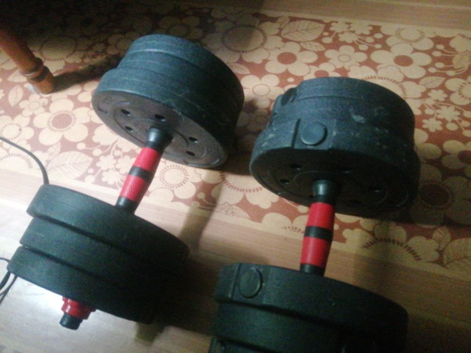 Продам 2 гантели. Срочно за 10 тысяч весом по 10 кг. Писать на ветсап