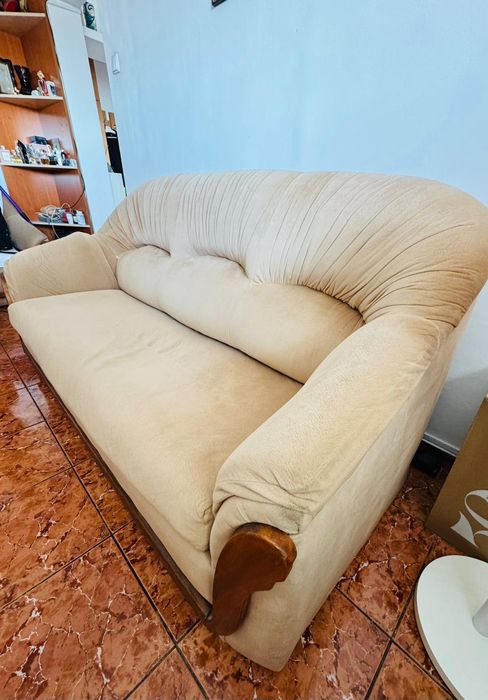 Vând canapea catifea crem