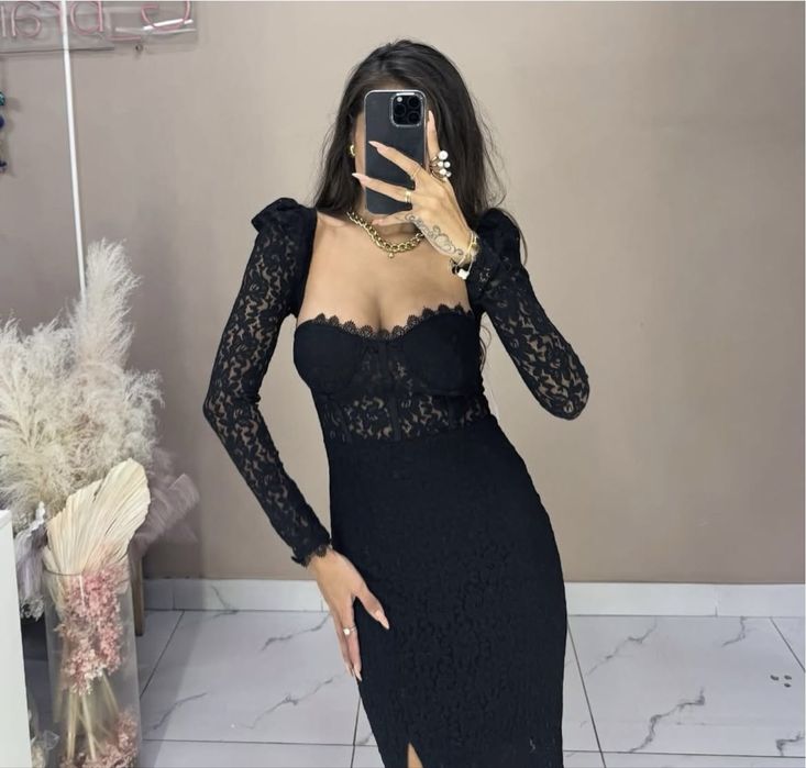 Продам очень красивое черное платье