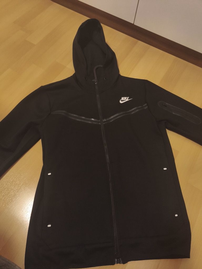 Nike Tech горнище ( запазен, необличан , чисто нов)