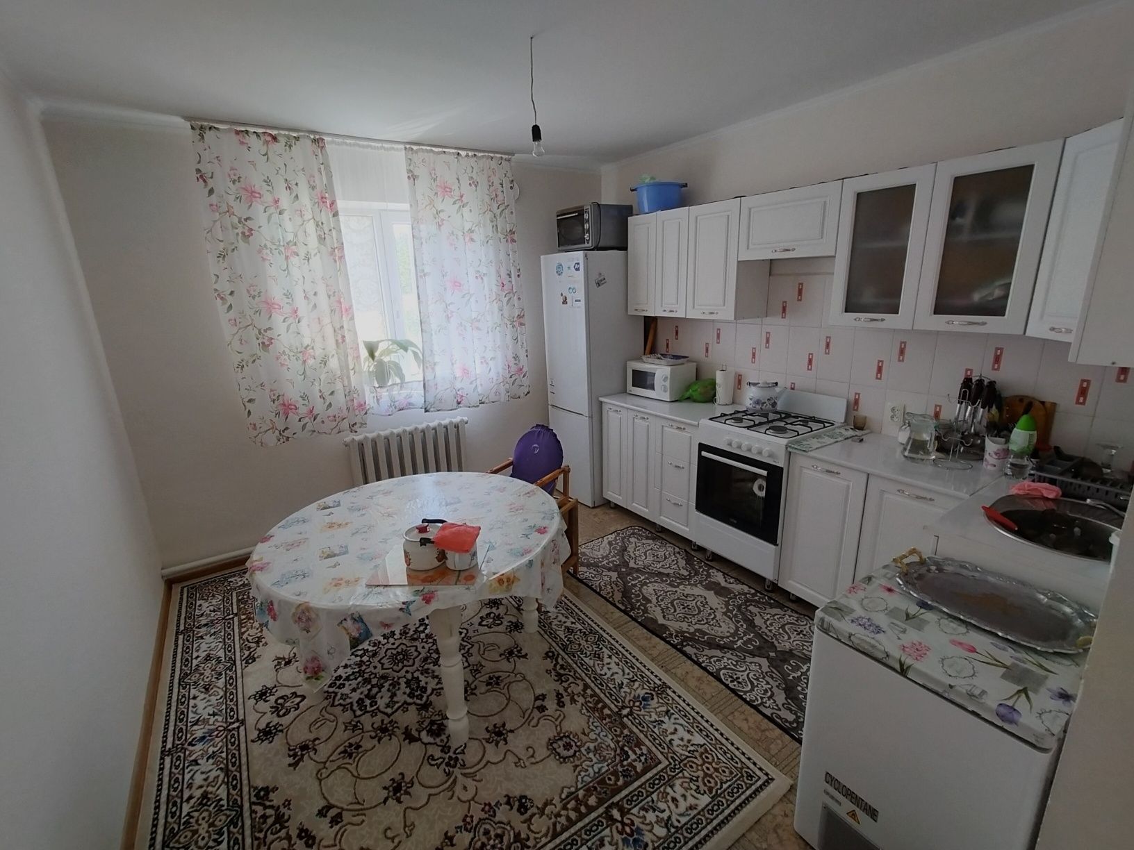 Продам стол кухонный