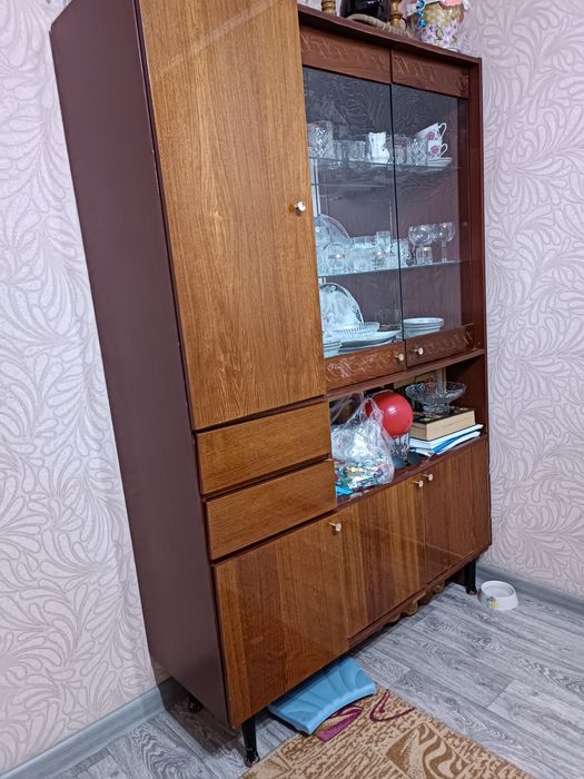 Сервант винтаж продам