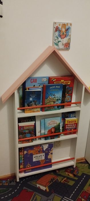 Biblioteca tip căsuța Montessori