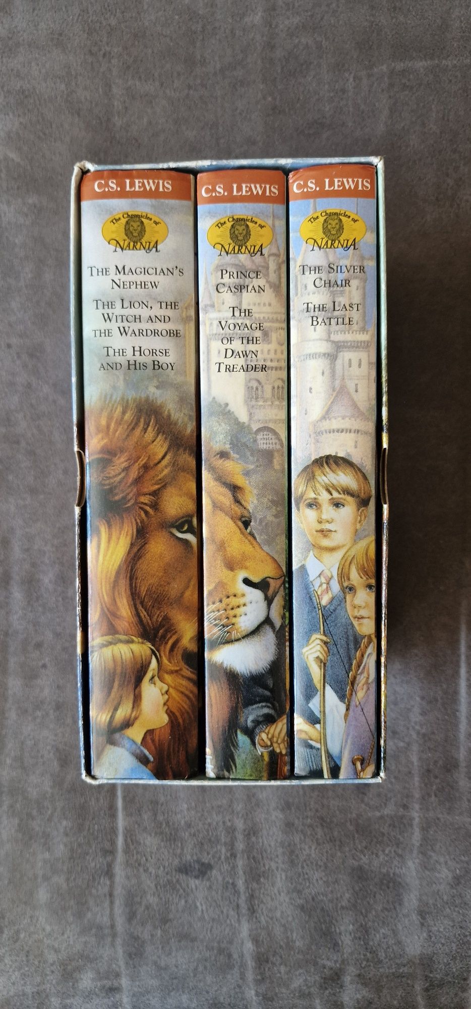 Книги на Английски език Narnia , The Nevernight , Harry Potter