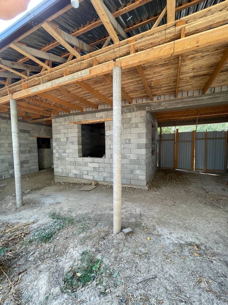 Dacha sotiladi Oq tosh soyliqda