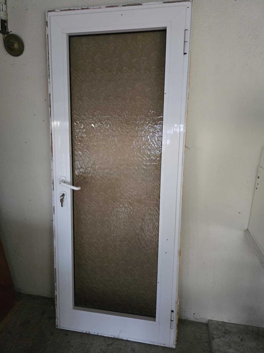 Алуминиева врата с орнаментно стъкло