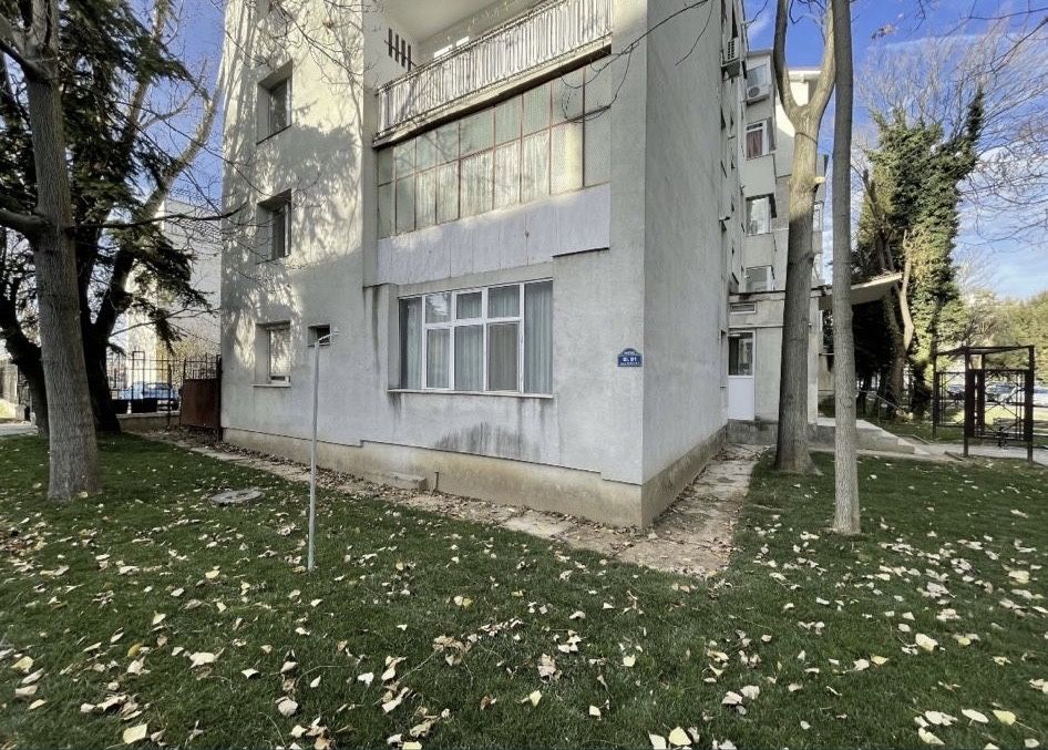 Apartament Parter ( birou , spatiu comercial)