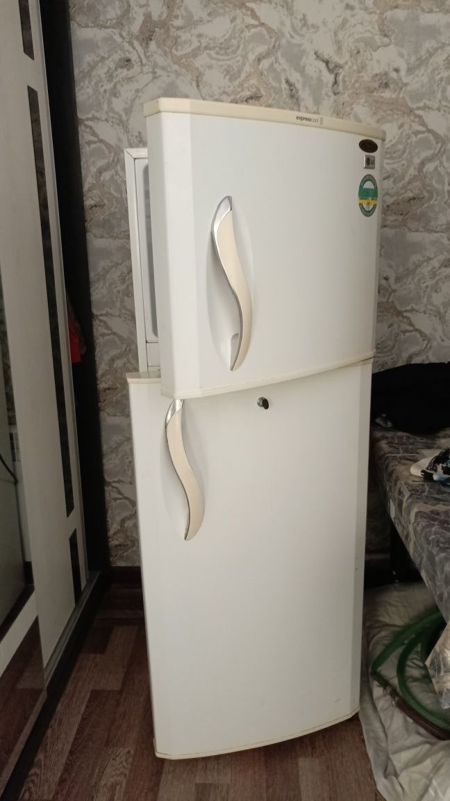 Холодильник L G продается