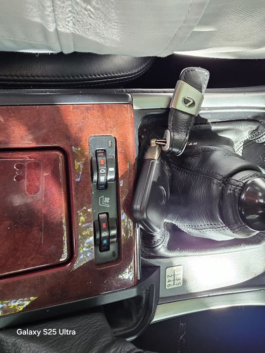 Lexus IS Lux̌ury Line