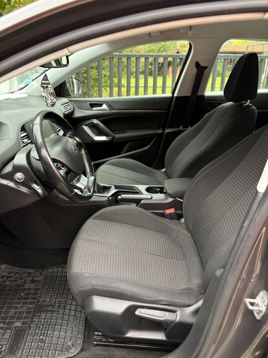 Peugeot 308 2019 luna 11