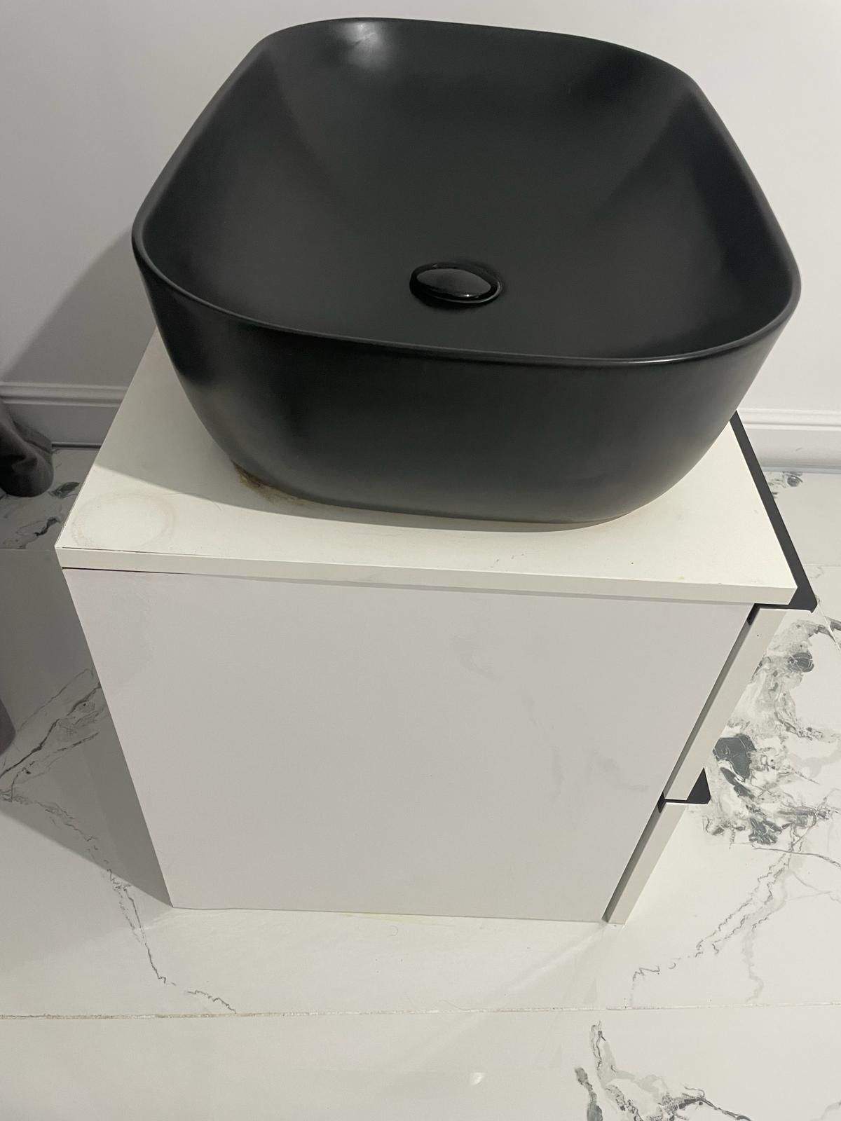 Ghiuveta negru mat + mobilier