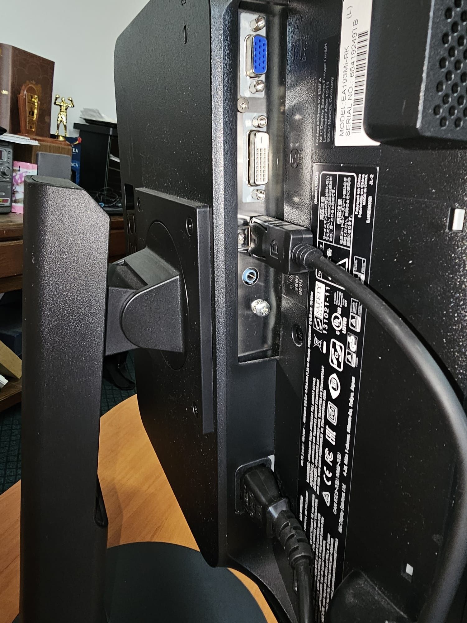 Monitor LCD NEC EAI 93 MI 19 "
