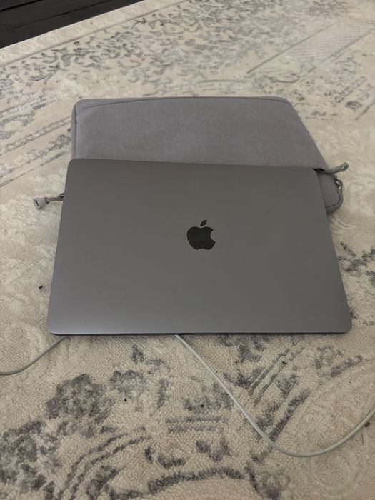 Macbook Pro 256GB i5 TouchBar