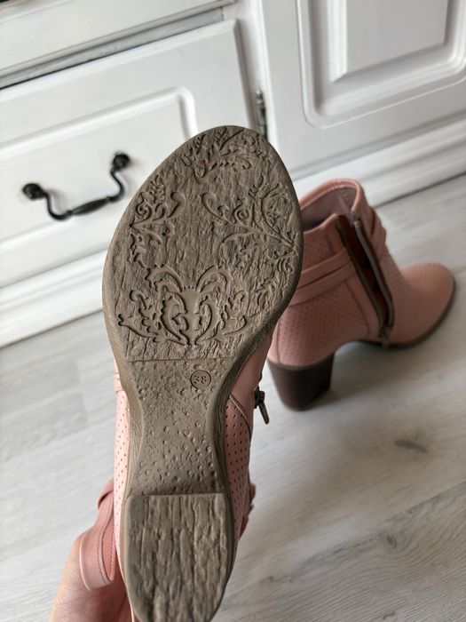 Vand ghete diverse modele/ perforate, din piele orice model 70 de lei