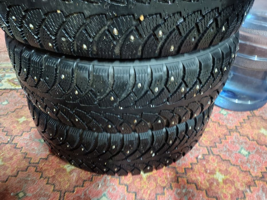 Продам шины шипованая