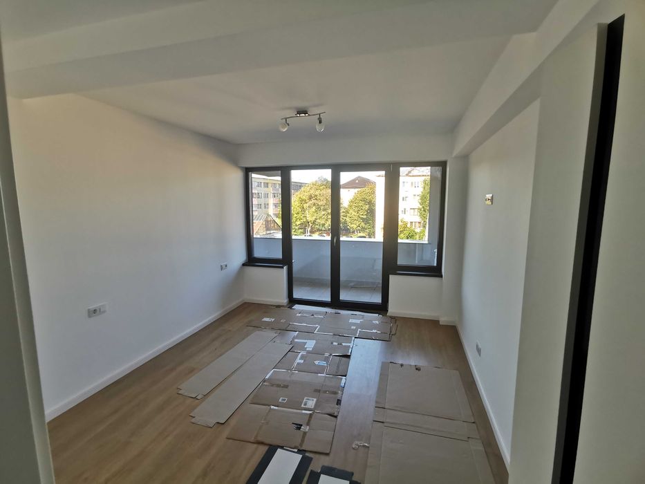 Inchiriez Apartament (Birouri)