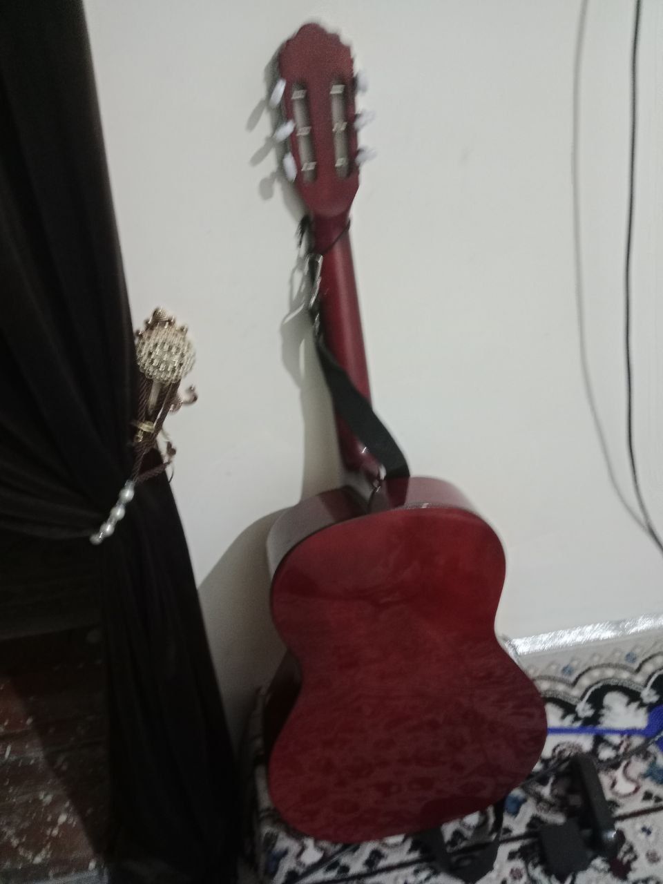 Gitara sotiladi b/u holati yangiday