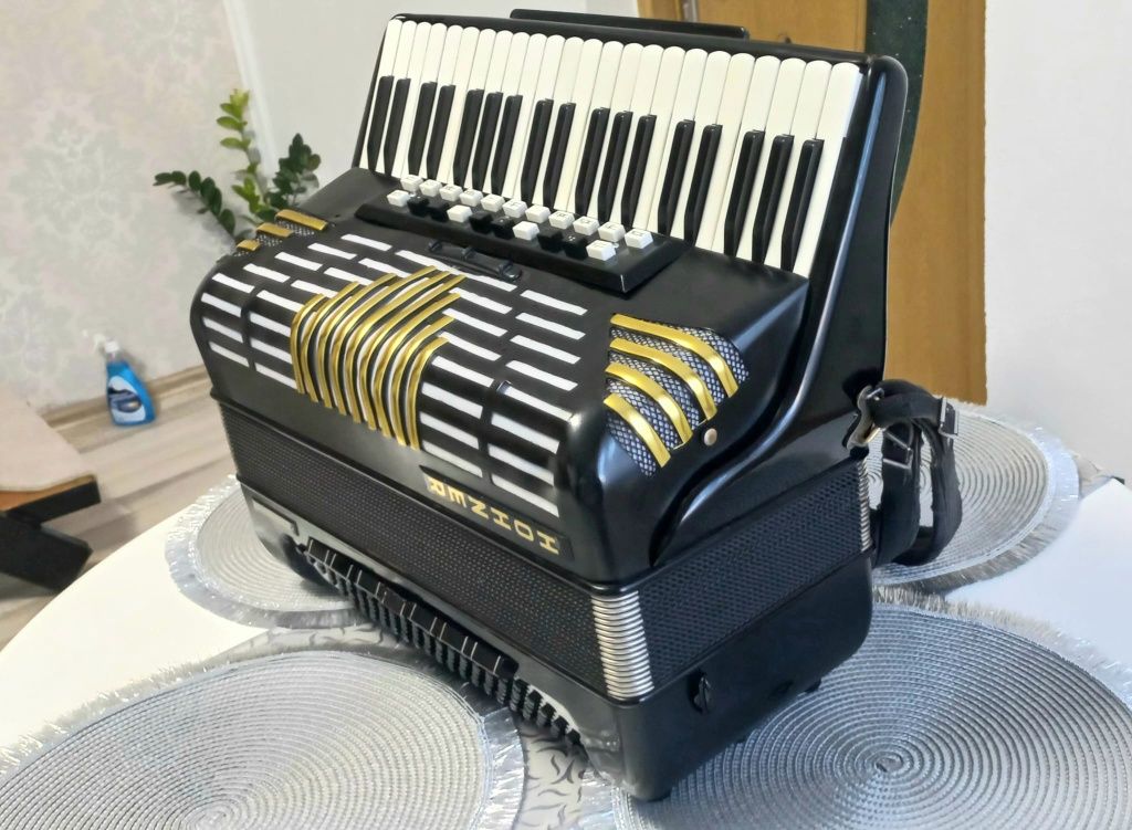 Vând acordion Hohner Imperator 5