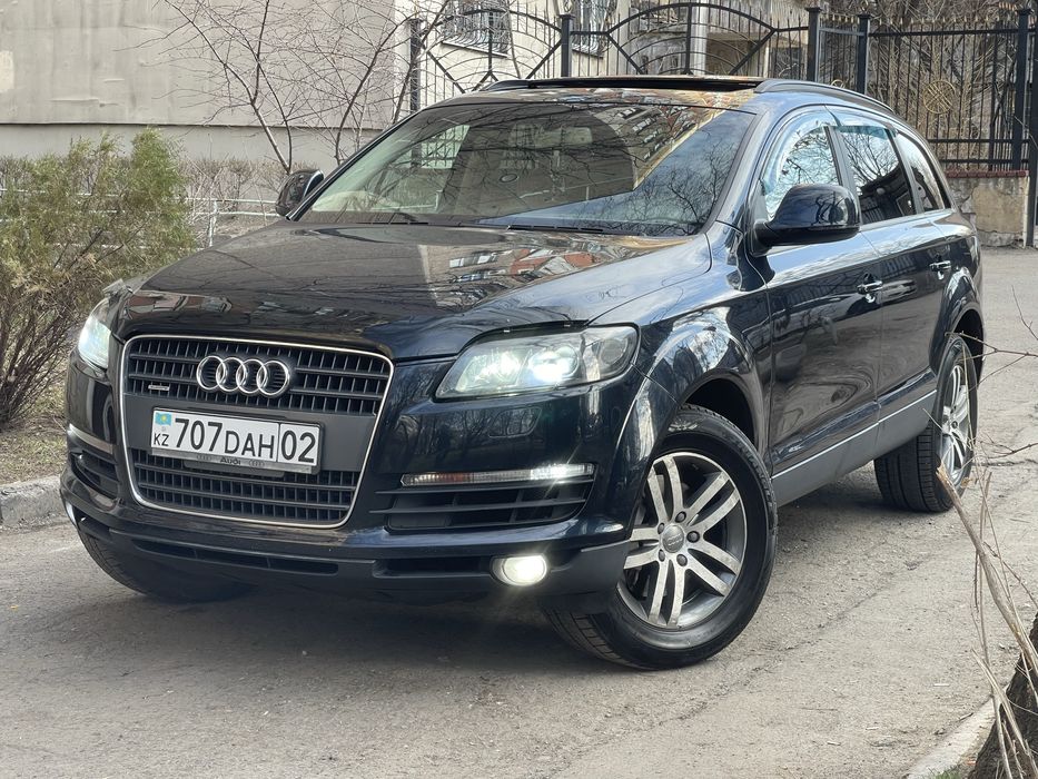 Audi Q7 3.6 бензин 7 местный