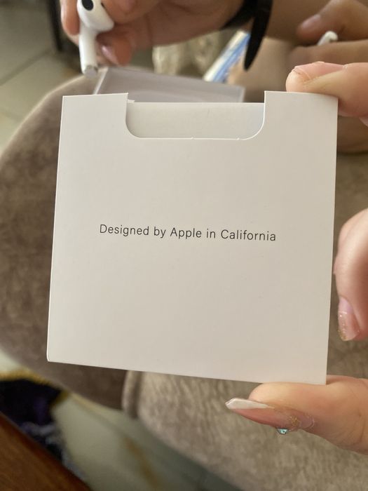 Vand airpods 200 lei  caștile sunt noi!!