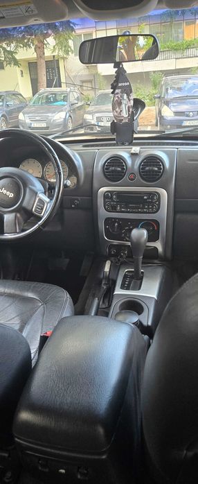 Продавам Jeep Cherokee