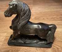 Statueta cal din piatra shungit cu proprietati 17 x 17 cm