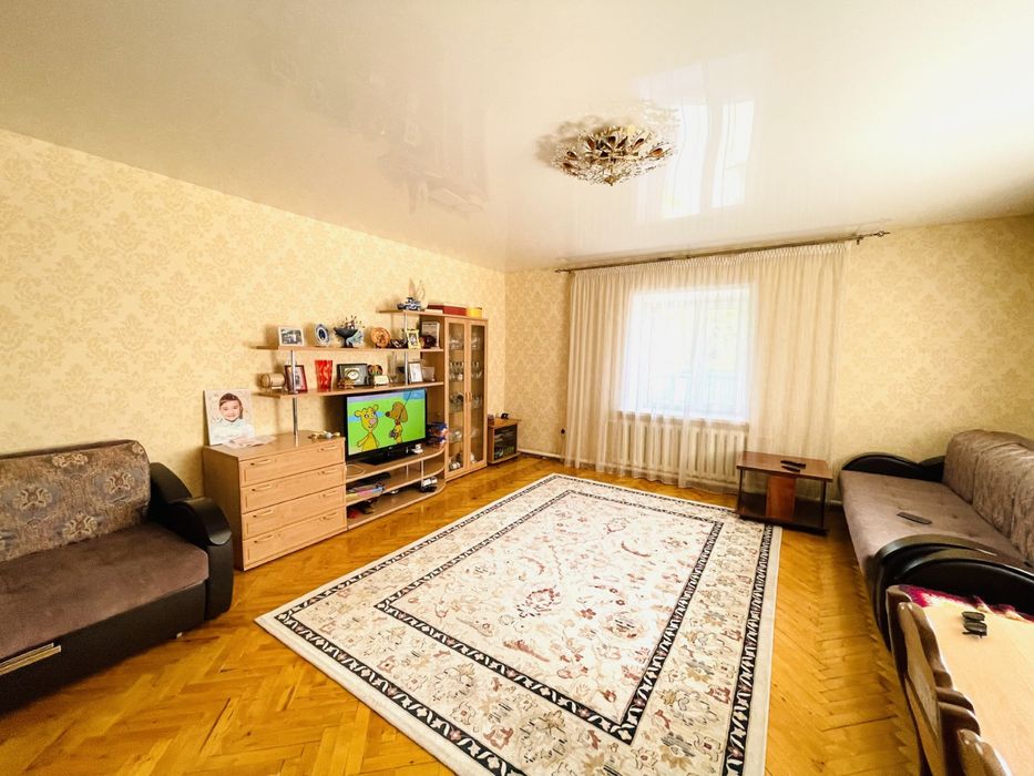 Дом, центр города.