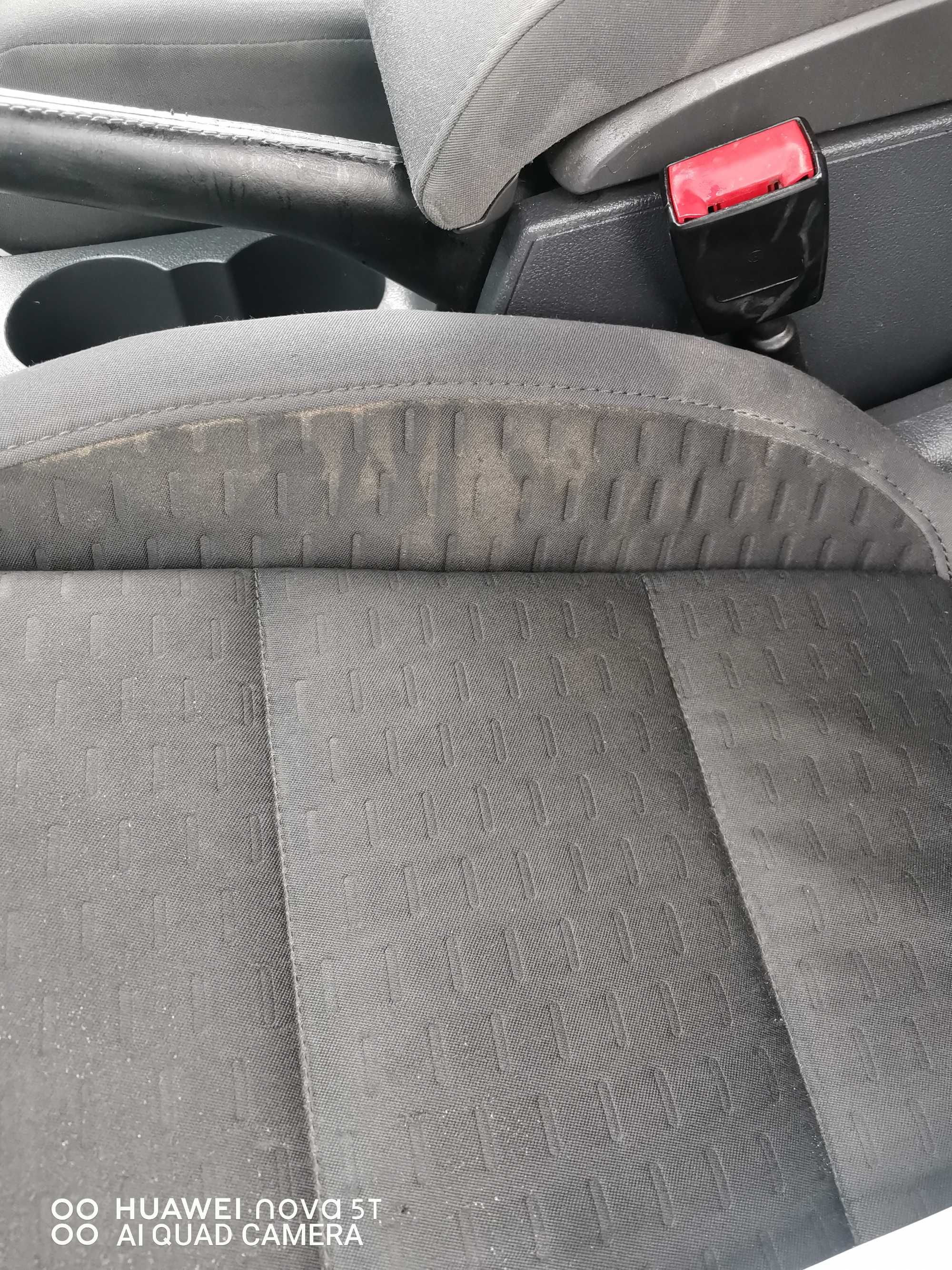 Detailing Auto Agnita efecte curățare tapițerie auto și canapele