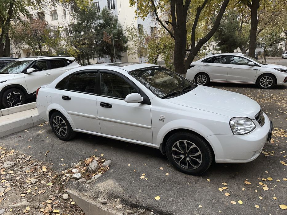 Лассетти 1,8 3-я позиция, автомат, бензин