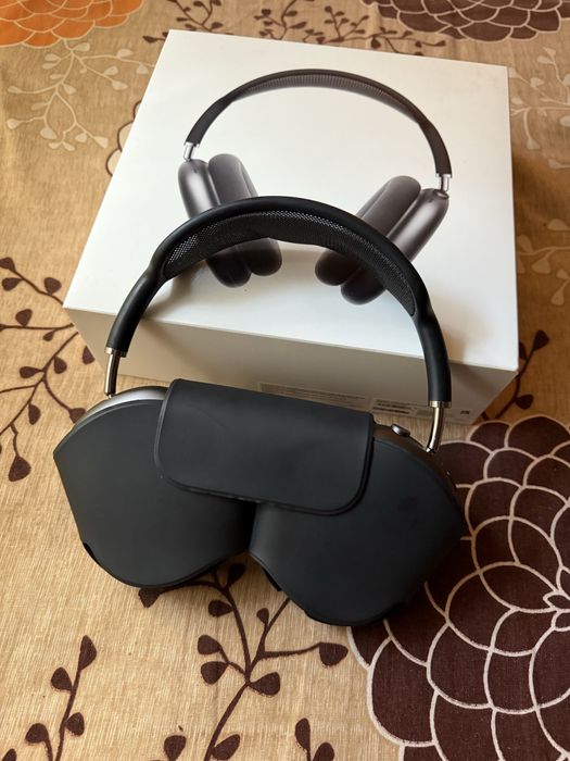 AirPods Max Midnight Lightning
