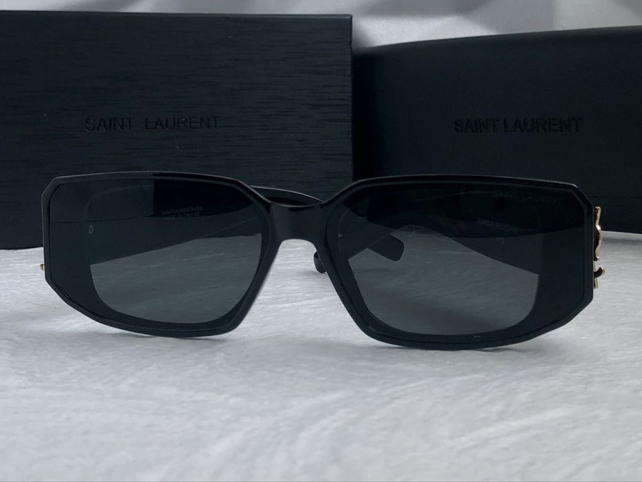 Дамски слънчеви очила правоъгълни 2 цвята черни бели