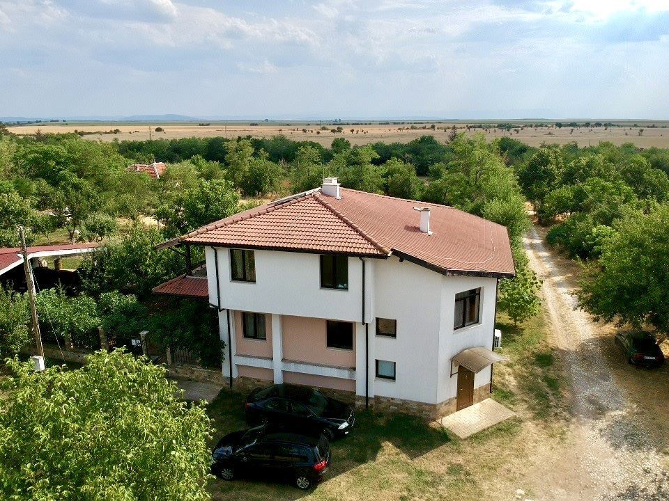 Къща в Враца, област-с.Сираково площ 400 цена 150000